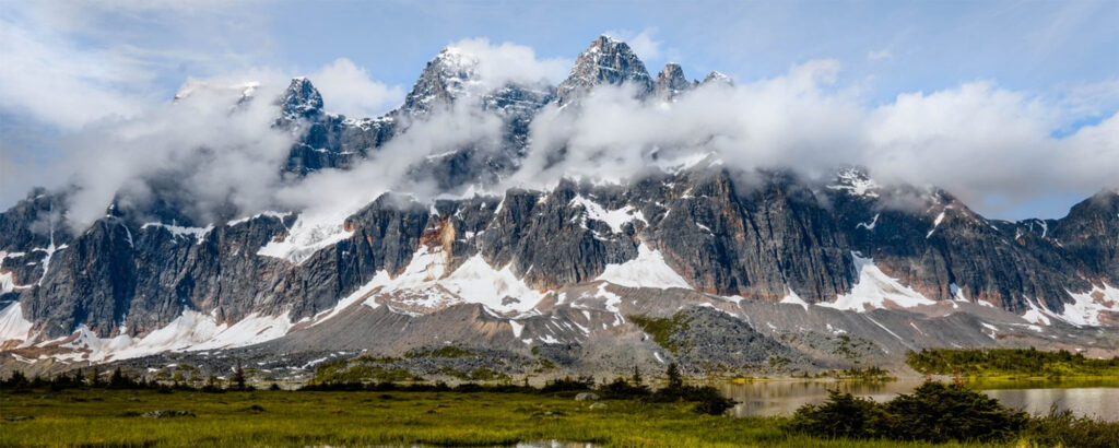 Uitzicht op bergen Jasper National Park