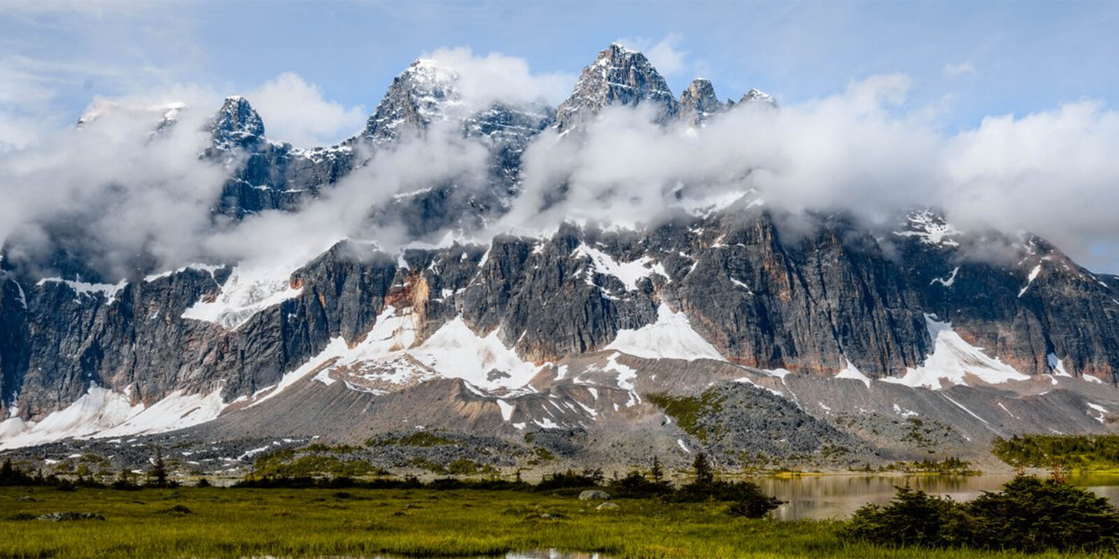 Uitzicht op bergen Jasper National Park